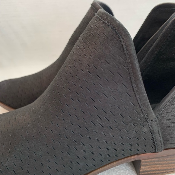 Lucky Brand Baley Black Perforated Suede Slip On Ankle Booties Woman’s 7.5M - Picture 7 of 13